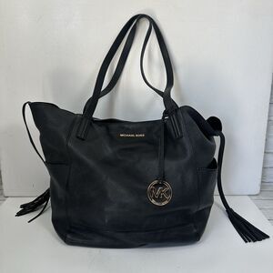 Michael Kors Ashbury Pebbled Black Leather Shoulder Bag Hobo Purse Gold Tassel